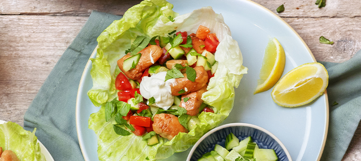 Salatblatt-Wraps mit Hähnchen und frischer Labneh