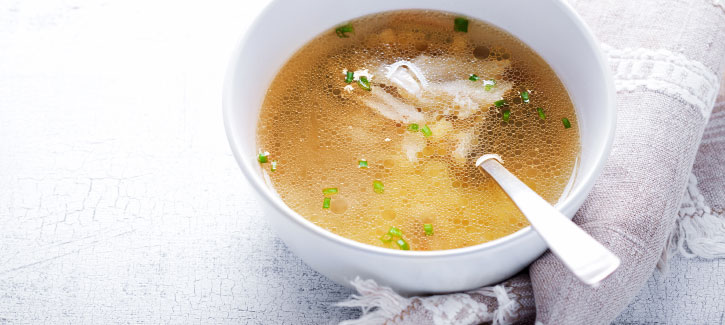 Traditionelle Hühnersuppe