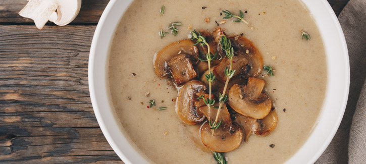 Champignonsuppe mit frischem Thymian