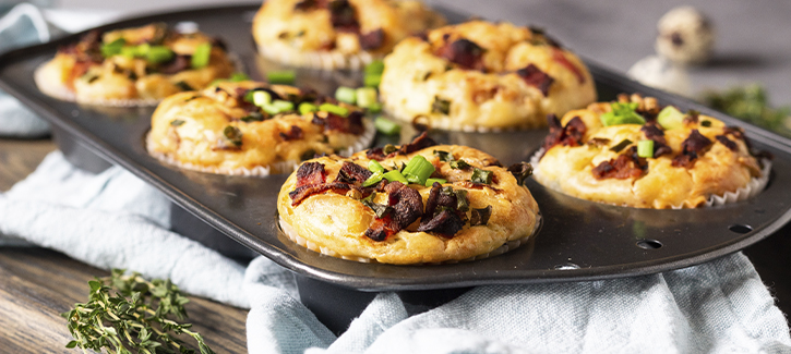 Herzhafte Muffins mit Schinken und Käse