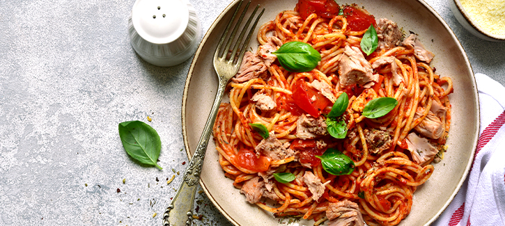 Spaghetti mit Thunfisch-Tomatensoße