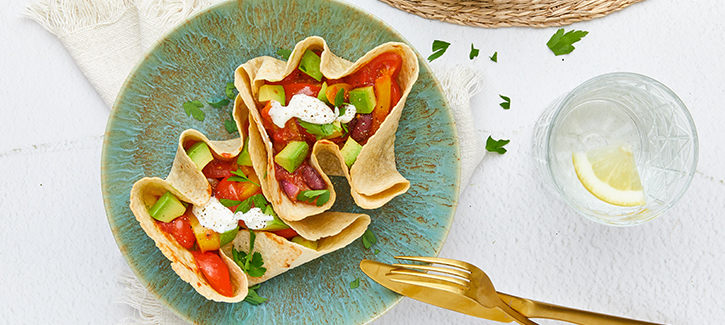 Mexikanische Wrap-Schüsseln mit Avocado