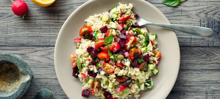 Frischer Reissalat mit Roter Bete und Radieschen