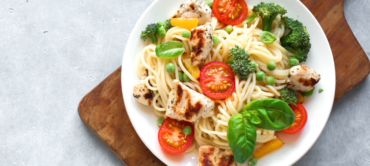 Spaghetti mit Haehnchen und Gemuese, Low Carb Rezept