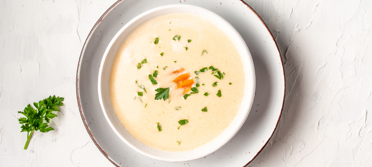 Blumenkohlsuppe mit Lachsschnipseln