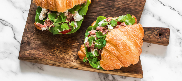 Croissant mit Thunfischsalat