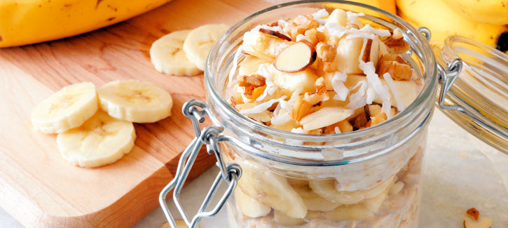 Haferflocken mit Banane und Nüssen