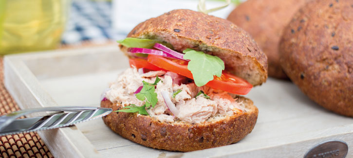 Mehrkorn-Brötchen mit Thunfischsalat