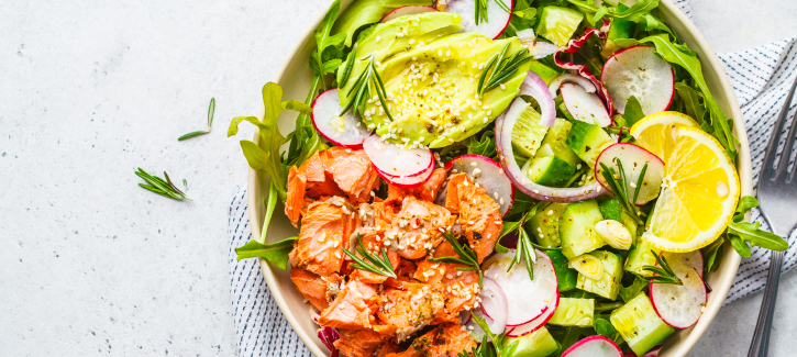 Bowl mit Lachs und Radieschen