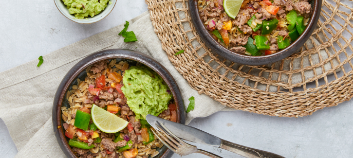 Mexikanischer Reis mit Tatar und Guacamole