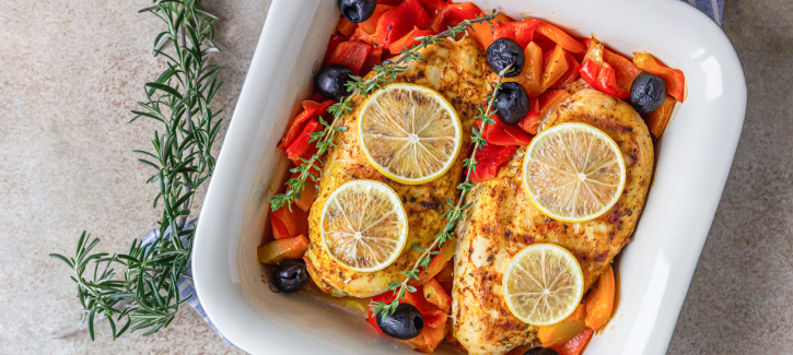 Traybake mit provenzalischem Hähnchenfilet und Paprika
