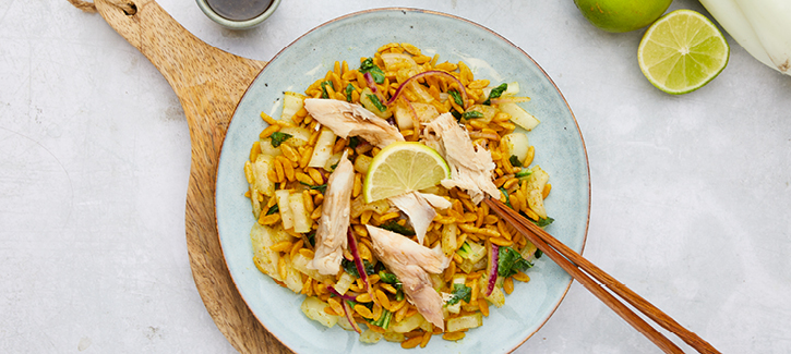 Curry-Reis mit Makrele und Sesam-Limetten-Dressing