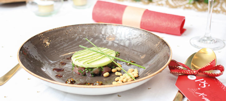 Thunfisch-Tatar mit Gurke und Soja-Vinaigrette