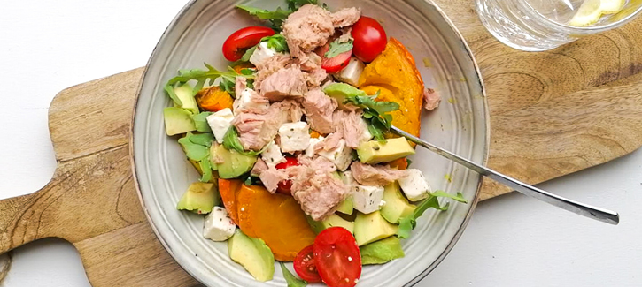 Salat mit Thunfisch und geröstetem Kürbis