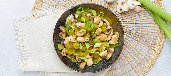 Hähncheneintopf mit Champignons und Staudensellerie
