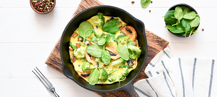 Omelett mit Brokkoli, Champignons und Spinat