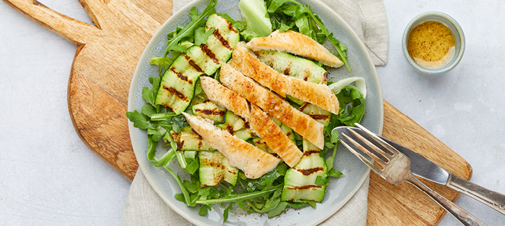 Lauwwarmer Putenfilet-Salat mit Zucchini