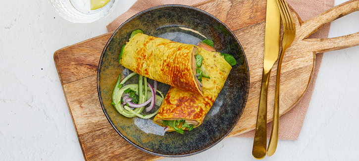 Omelett-Wrap mit Pesto und geräuchertem Lachs