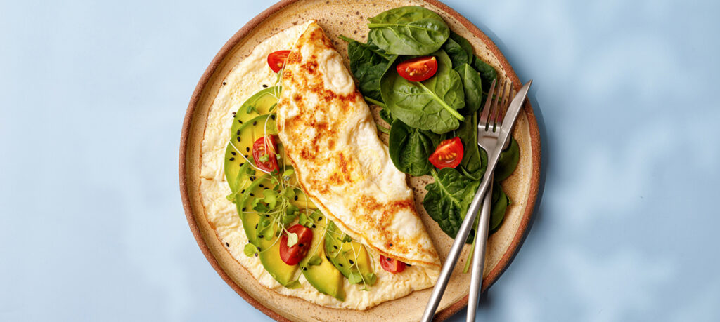 Omelett mit Avocado und Tomaten
