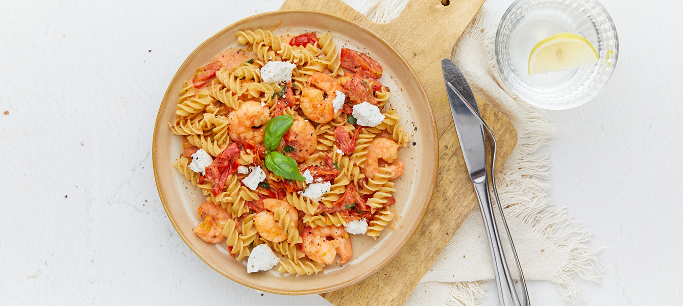 Cremige Fusilli mit Garnelen und Tomaten