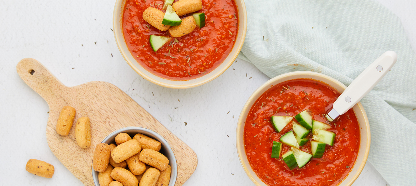 Gazpacho mit Grissini Oregano