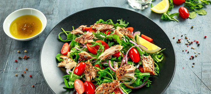 Geräucherter Makrelensalat mit Senf-Dressing