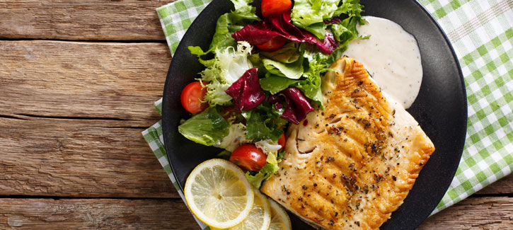 Endiviensalat mit gebratenem Heilbutt
