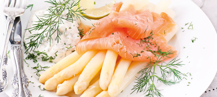 Spargel mit geräuchertem Lachs