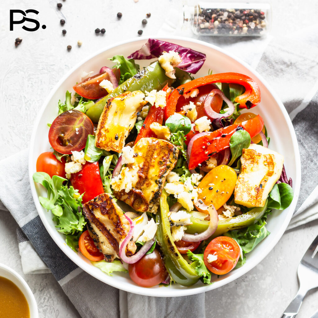 Gemüsesalat mit Halloumi