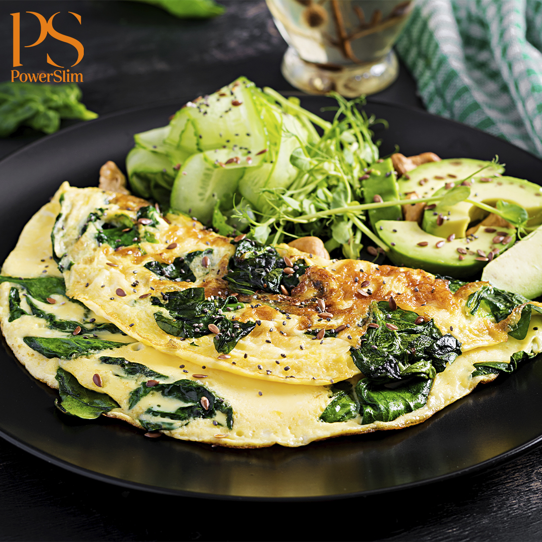 Omelett mit Spinat und Gurken-Rucola-Salat