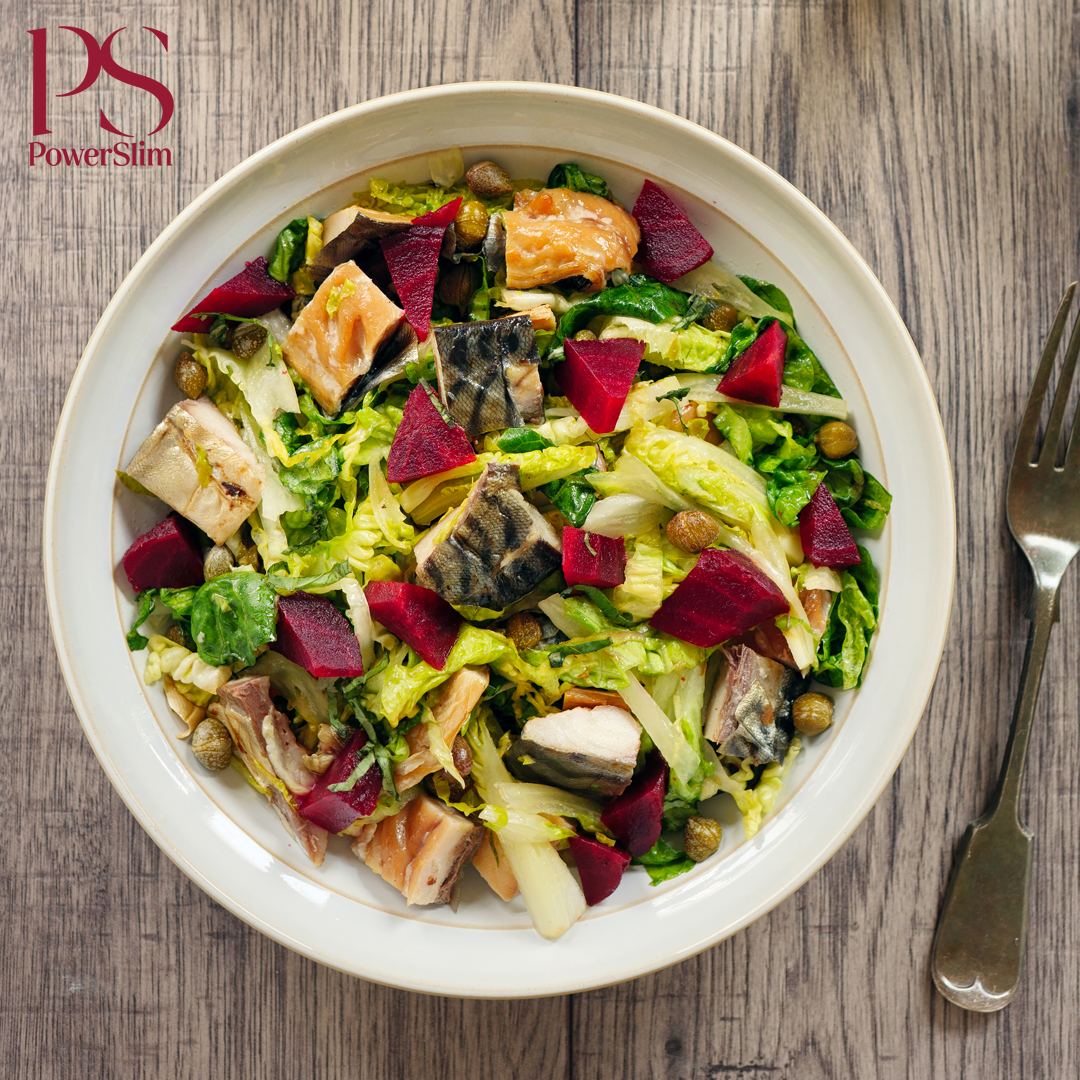 Salat mit geräucherter Makrele, Rote Bete und Kapern