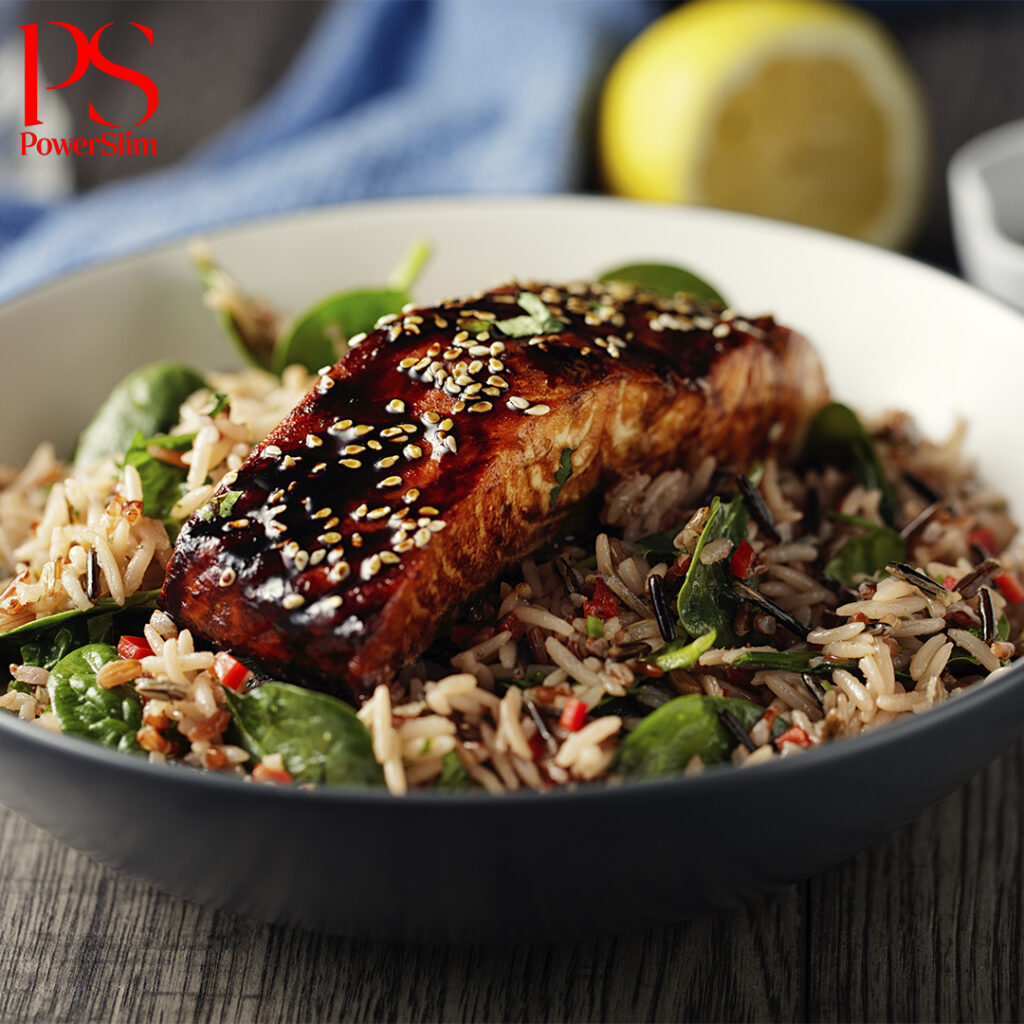 Lachs Teriyaki mit Reis und süß-saurer Gurkensalat