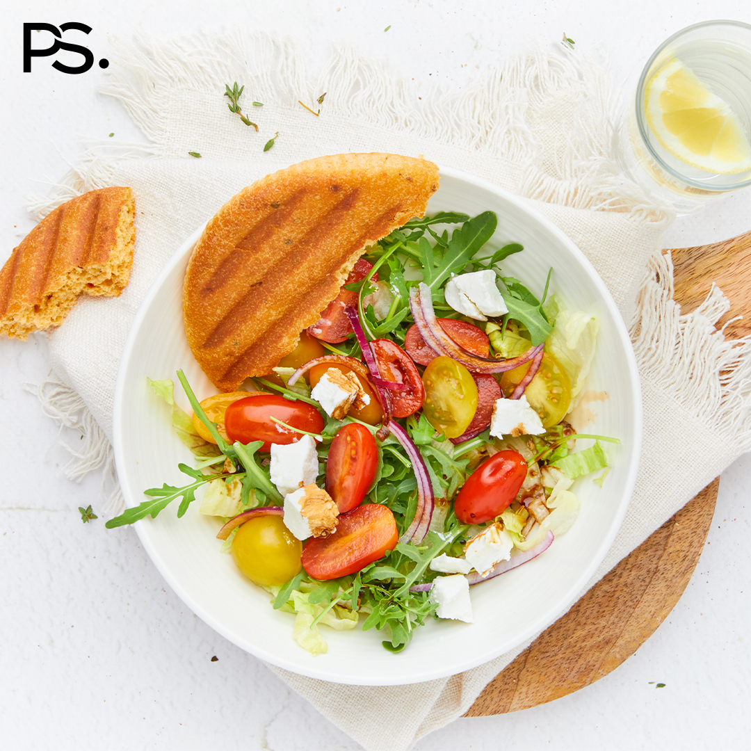 Tomatensalat mit Ziegenkäse und Pita