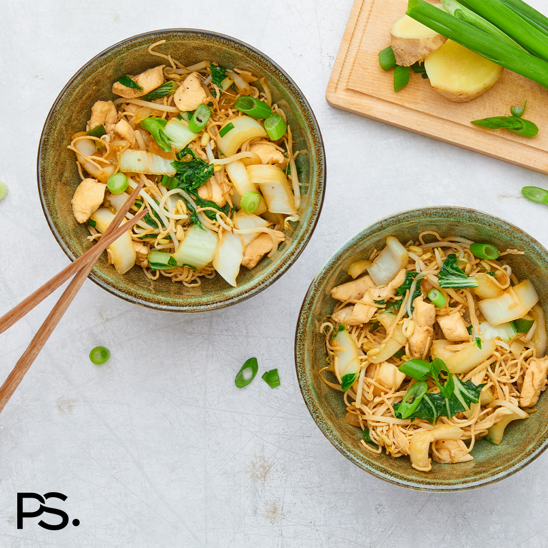 Chow Mein mit Pak Choi und Frühlingszwiebel