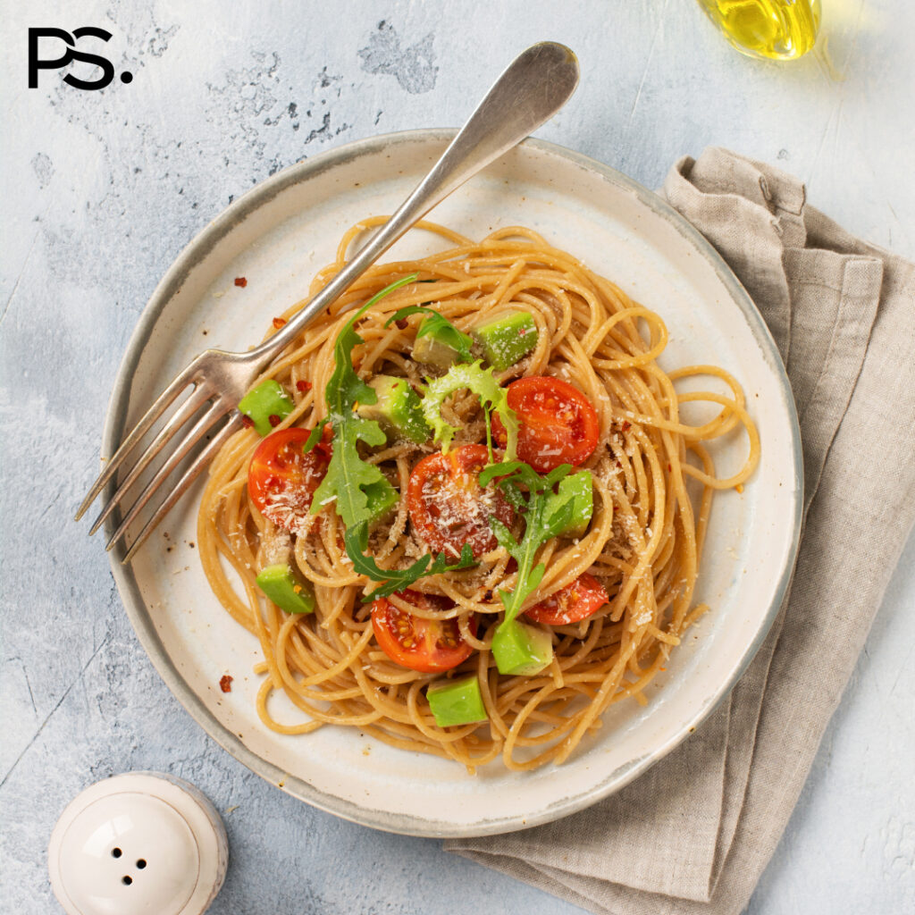 Spaghetti mit Avocadopesto und Tomaten