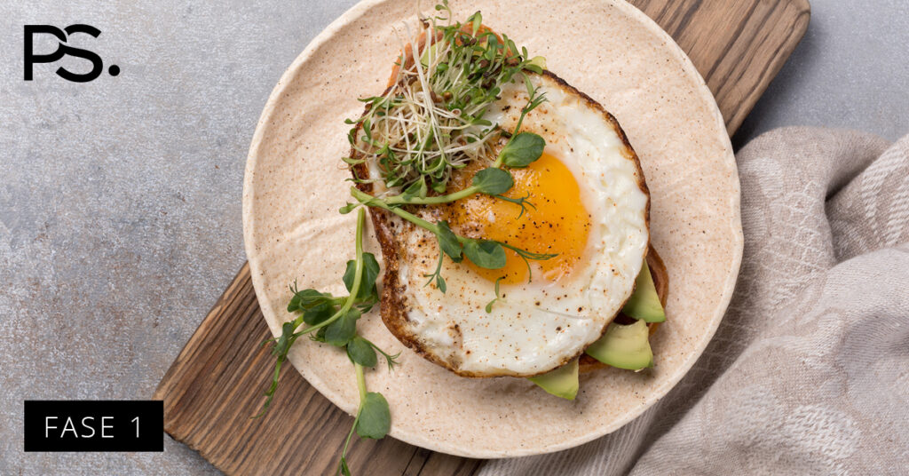 Toast mit Avocado und Spiegelei