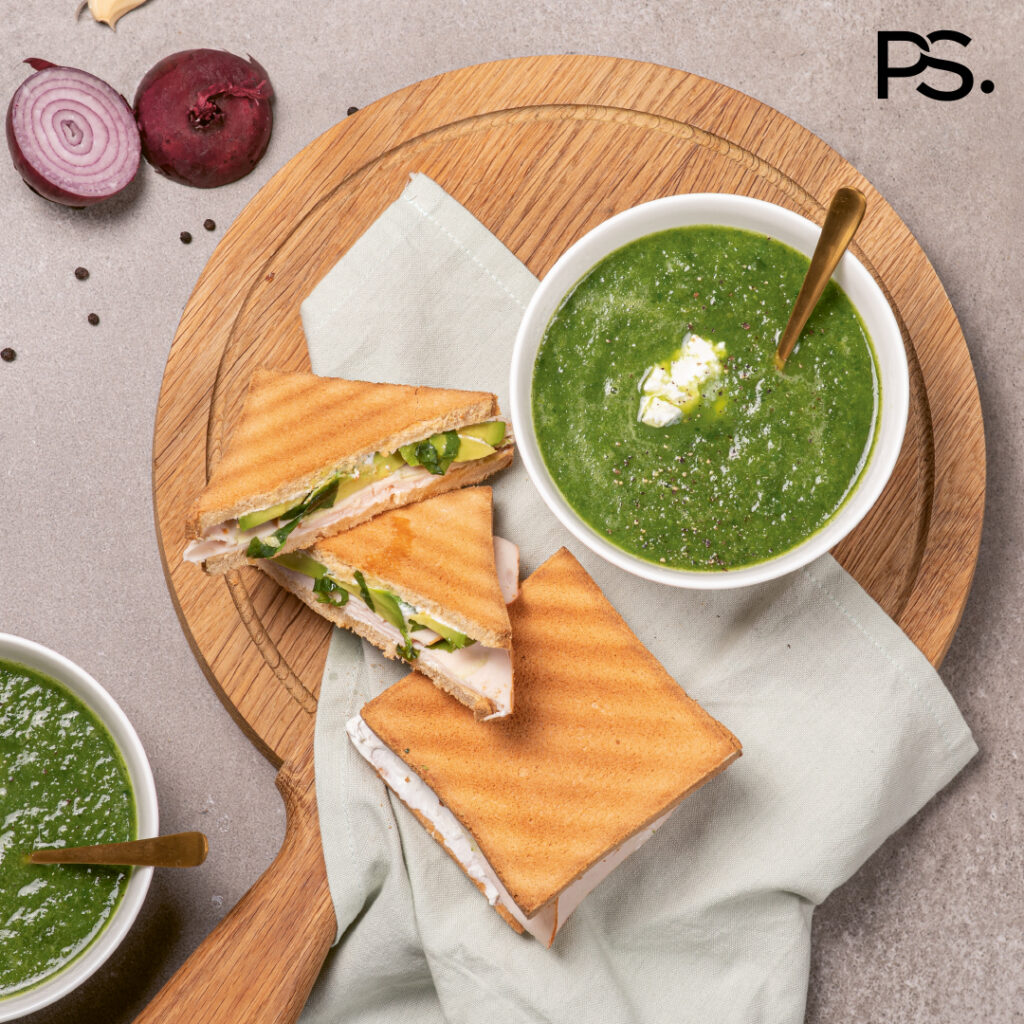 Endivien-Zucchini-Suppe mit Toast mit Ziegenkäse