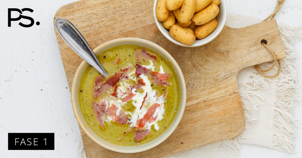 Zucchinisuppe mit knusprigem Rohschinken