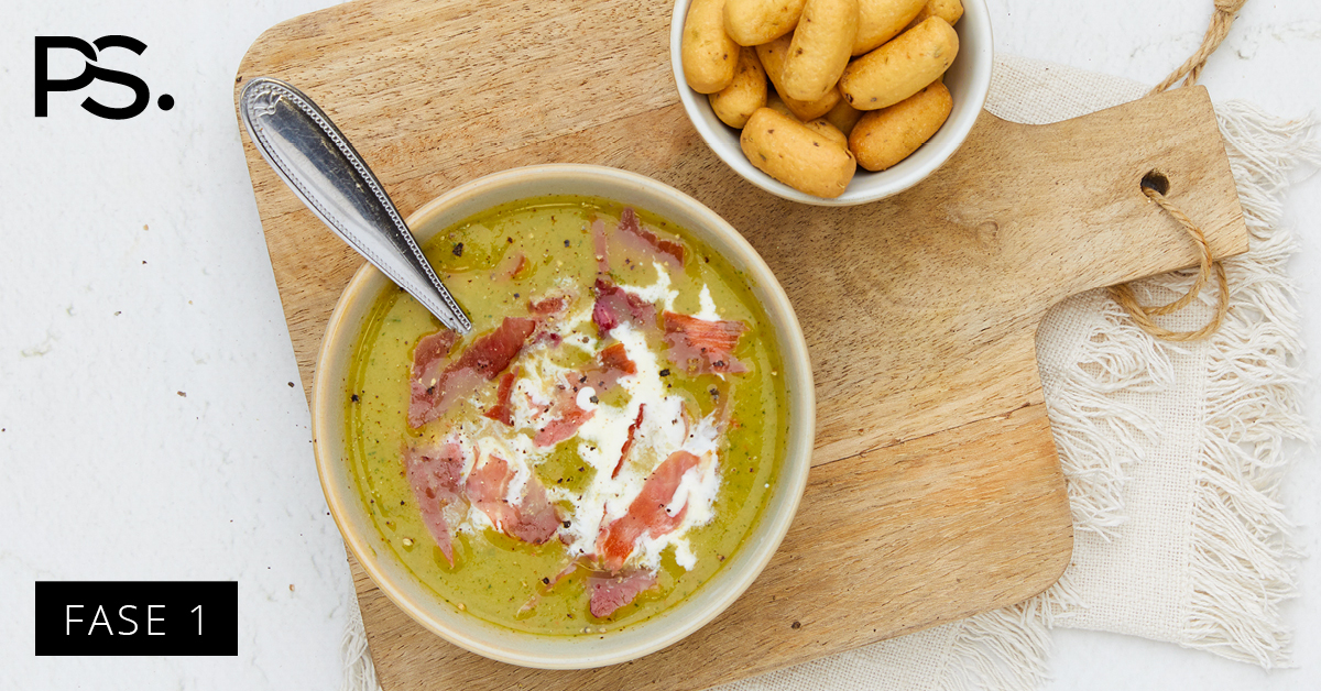 Zucchinisuppe mit knusprigem Rohschinken