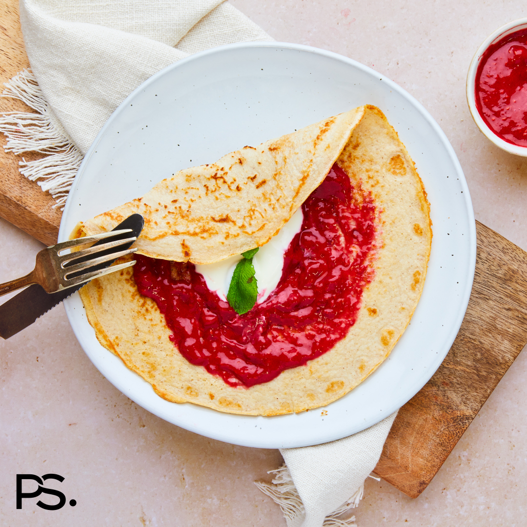 Pfannkuchen mit frischer Himbeersoße