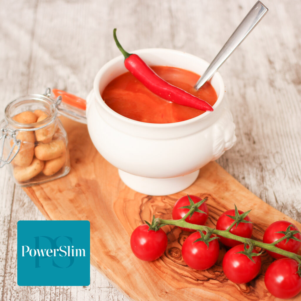 Würzige Tomatensuppe mit Grissini