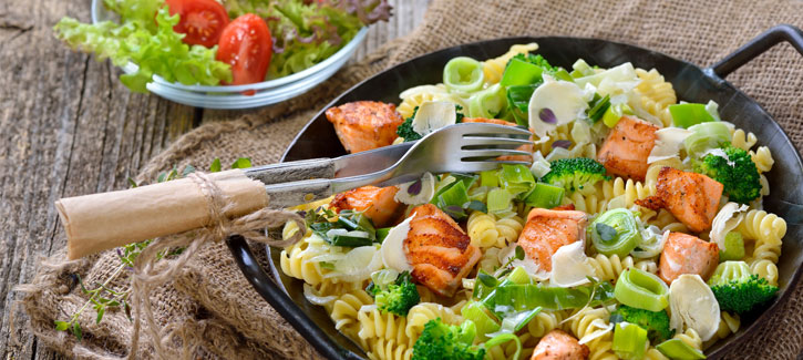 Cremige Pasta mit Lachs Brokkoli und Lauch, Low Carb Rezept